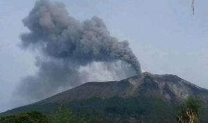 Waspada, Lava Gunung Ile Lewotolok Mengalir Ke Arah Sungai Lamawolo