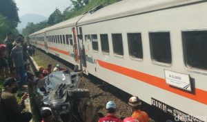 Video Viral Mobil Tertabrak Kereta Api Siliwangi di Cianjur, Ini Penjelasan dari KAI