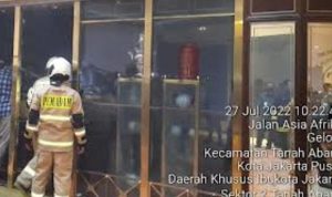 Plaza Senayan Terbakar, Api Berawal Dari Kedai Minuman