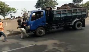 Maraknya Aksi Konyol Remaja Hadang Truk, Perlu Melakukan Penertiban