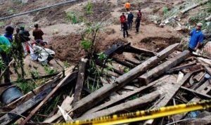 Tiga Warga Tertimbun Longsor Saat Bangun Tembok Penahan Tanah di Sukabumi