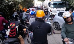 Pengangkut Material Tol Buat Jalan Sering Macet