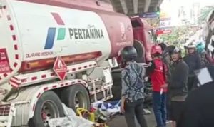 Truk Tangki Pertamina Tabrak Puluhan Kendaraan, Korban Masuk Ke Kolong Truk