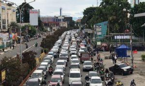 Terjeblos hingga Terjepit Disela-sela Besi, Sopir Angkot di Depok saat Hendak Mencari "Spot" Buang Air Kecil