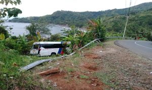 Mobil Travel Masuk Jurang Tanjakan Dini Geopark Ciletuh Sukabumi, 1 Orang Tewas 12 Luka-luka