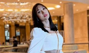 Lucinta Luna Jalani Operasi Pemotongan di Bagian Leher, Wajah Diperban hingga Bibir Berdarah Bekas Dijahit: Selamat Tinggal Khodam Lucinta Luna Jalani Operasi Pemotongan di Bagian Leher, Wajah Diperban hingga Bibir Berdarah Bekas Dijahit: Selamat Tinggal Khodam