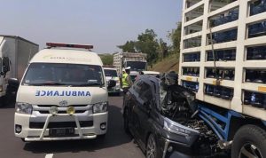 Toyota Veloz Kecelakaan Tabrak Belakang Truk di TOL Cipali, Ini Daftar Korbannya