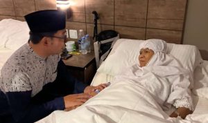 Ridwan Kamil Jenguk Jemaah Haji Jabar yang Sakit Stroke Ridwan Kamil Jenguk Jemaah Haji Jabar yang Sakit Stroke