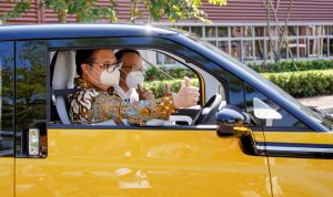 Akselerasi Net Zero Emission, Menko Airlangga Dukung Produksi Kendaraan Bermotor Listrik Berbasis Baterai Akselerasi Net Zero Emission, Menko Airlangga Dukung Produksi Kendaraan Bermotor Listrik Berbasis Baterai