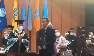 Wisuda Brigadir J Di Universitas Terbuka, Prosesi Diwakilkan Sang Ayah