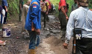 Jalan Kabupaten Rusak, Terbengkalai Selama 25 Tahun dan Sering Picu Kecelakaan