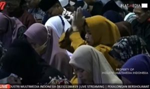 Wanita Diduga Kesurupan Saat Acara Pengajian Pekalongan Bersholawat, Netizen: Lagi Tiktokan