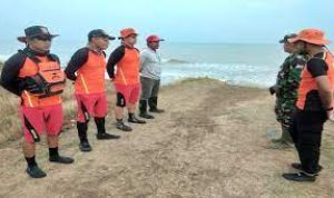 Pencarian Anak yang Terseret Ombak Kembali Dilakukan di Pantai Mekarsari Indramayu