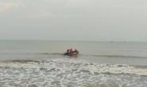 Mengharukan, Seorang Anak Terseret Ombak di Pantai Mekarsari Indramayu