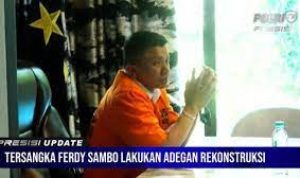 Ferdy Sambo Memperagakan Adegan Rekonstruksi dengan Tangan Diborgol