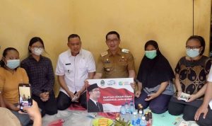 Ridwan Kamil Bantu Anak Yatim di Bekasi