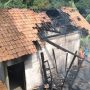 Charger Handphone Meledak, Dua Rumah Terbakar