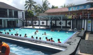 Menjaga kesehatan tubuh dengan berenang di kolam prestasi Gajah Depa