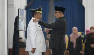 Ridwan Kamil Lantik Dikdik S. Nugrahawan sebagai Penjabat Wali Kota Cimahi