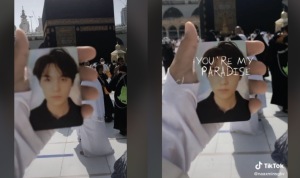 Hmm.. Fans K-Pop Bawa Foto Member BTS ke Depan Ka’bah