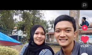 Viral di Tiktok! Kisah Cinta Murid Menikahi Gurunya