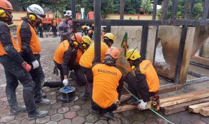 SAR Beregu Operasi Bangunan Runtuh SAR Beregu Operasi Bangunan Runtuh