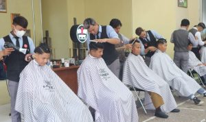 Keren! Razia Rambut di Sekolah Ini Memakai Jasa Barbershop