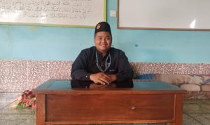 Mesantren Sambil Sekolah atau Sekolah Sambil Mesantren?