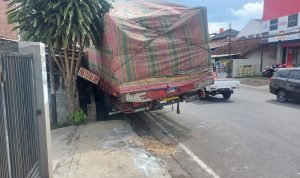 Pria Jogging Diseruduk Truk, Tewas di TKP