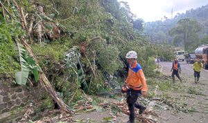 Pasca Longsor di Cadas Pangeran, Pengendara Diimbau Waspada