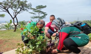 Inisiasi Masyarakat Mangunarga dengan Jum`at Menanam