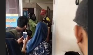 Heboh, Seorang Wanita Melahirkan di Toilet