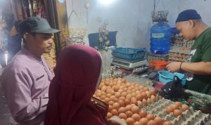 Harga Telor Fluktuatif di Pasar Parakanmuncang