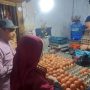 Harga Telor Fluktuatif di Pasar Parakanmuncang