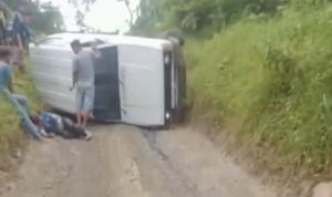 Kondisi Jalan Buruk, Relawan Perbaikan Jalan Tewas Tertimpa Mobil Terguling