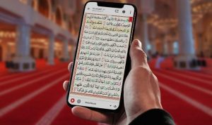 Apakah Pahala Membaca Alquran di HP dan di Mushaf Sama? Ini Penjelasan Lengkapnya