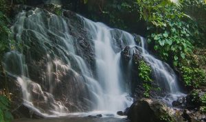 Keindahan Air Terjun Di Kaki Gunung Tampomas