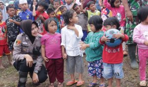 Polwan Lakukan Trauma Healing, Peduli Korban Bencana Cianjur