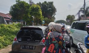 Parkir Sembarangan Akibatkan Kemacetan