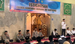 Polisi Sumedang menggelar Istighosah dan Do’a bersama yang bertempat di Mesjid Al-Hidayah Polres Sumedang. Selasa 20 Desember 2022