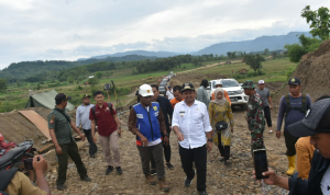 Warga Surian Lega, Jalan Lingkar Timur Bendungan Sadawarna Mulai Bisa Dilalui