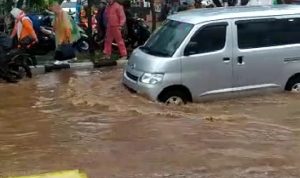 Cibeusi Jatinangor Diterjang Banjir