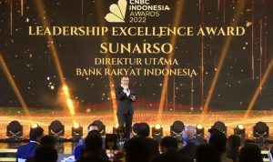 Punya Visi Kuat, Dirut BRI Sunarso Raih Penghargaan Leadership Excellence Award