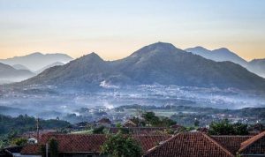 Cerita Rakyat Sasakala Gunung Geulis Sumedang