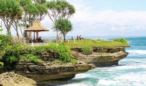 Tempat Wisata Favorit, Pantai Batu Hiu Pangandaran