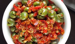 Resep Karedok Leunca Sambal Khas Sunda yang Nikmat dan Pedas!