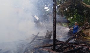 Korsleting Listrik, Rumah Karsi Ludes Terbakar