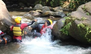 Ternyata ini Tempat Populer Majalengka, Jawa Barat. Air Danau Nya Jernih Banget?