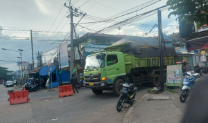 Dishub Jabar Larang Truk Tronton Mengaspal di Jalan Parakanmuncang