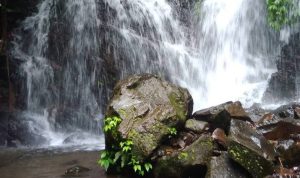 Keindahan Curug Di Bawah Kaki Gunung Tampomas Sumedang. Enak Buat Ngadem! 